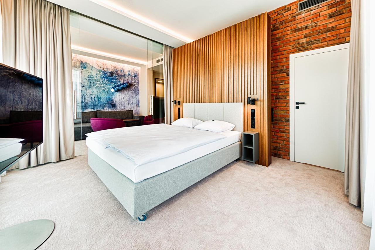 Hotel The Loom Лодзь Екстер'єр фото